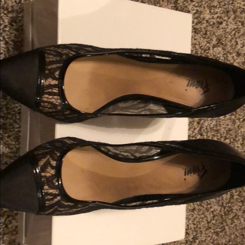 Size 9.5 Fioni Black shoe